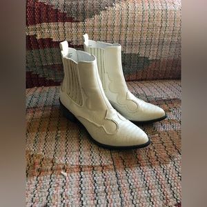 White Ankle Cowboy boots from Coconuts by Matisse size 7.5
